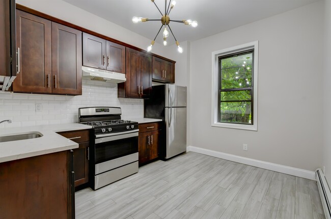 Primary Photo - 333 Princeton Ave
