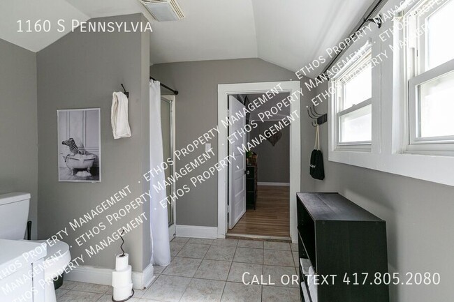 Building Photo - Beautifully Remodeled 3 Bedroom / 2 Bath M...