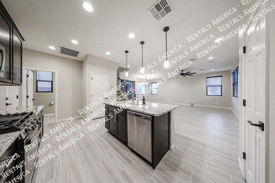 Building Photo - 4215 S 58th Ln