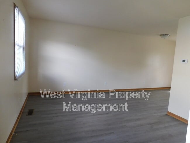 Building Photo - 219 Cardinal Wy