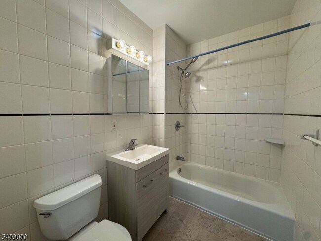 Building Photo - 610 Devon St