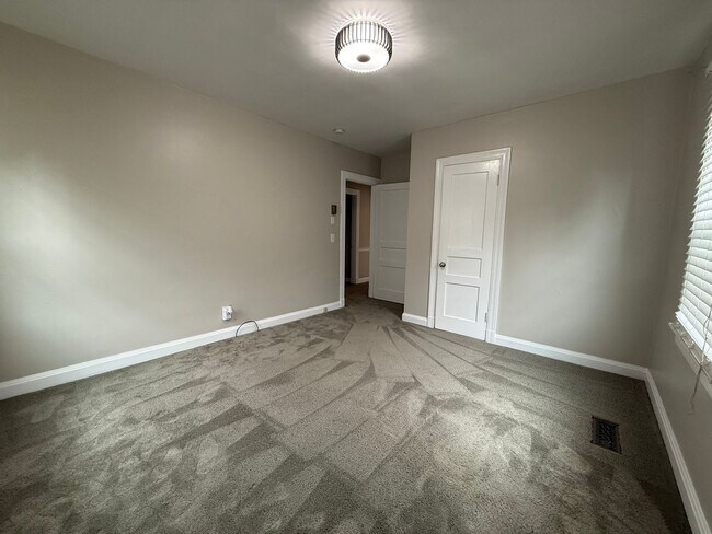 Building Photo - Charming 3-Bedroom Home in the Heart of Mu...
