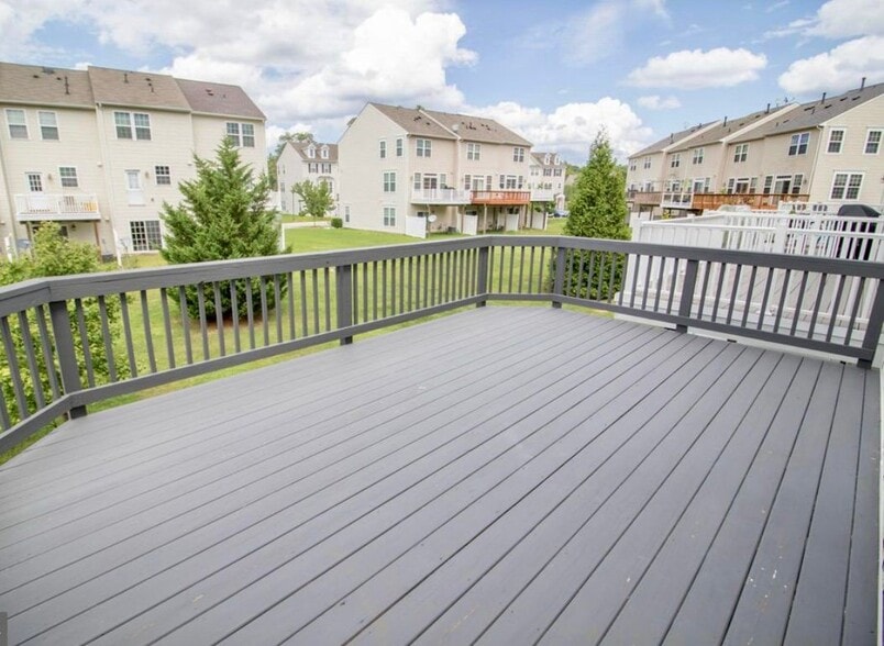 Building Photo - 23141 Foxglove Way