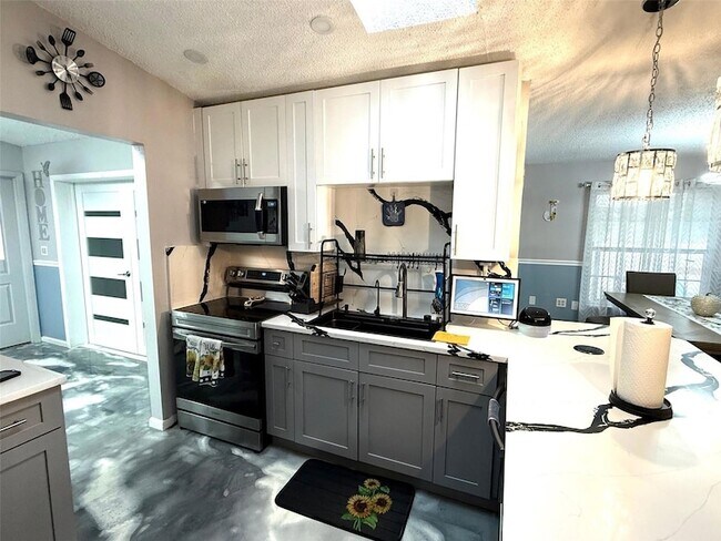 Building Photo - 2122 Winningway St