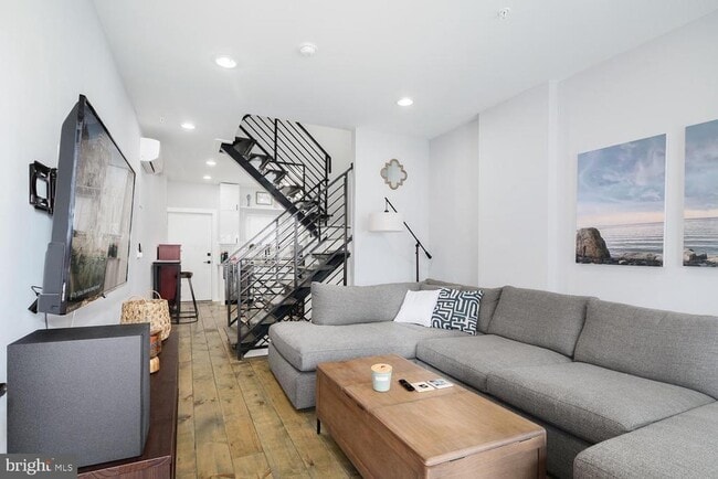 Building Photo - 1940 N Orianna St