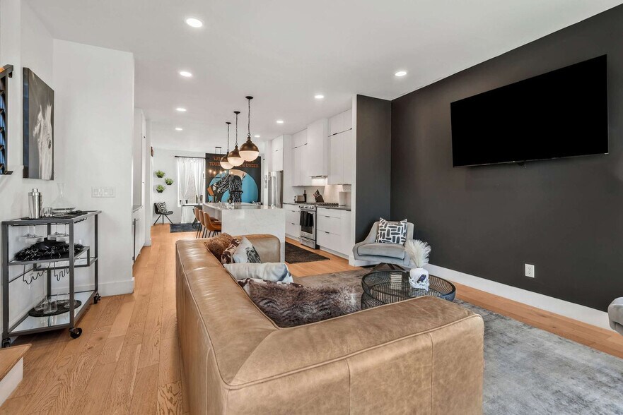 Building Photo - 1007 12th Ave N