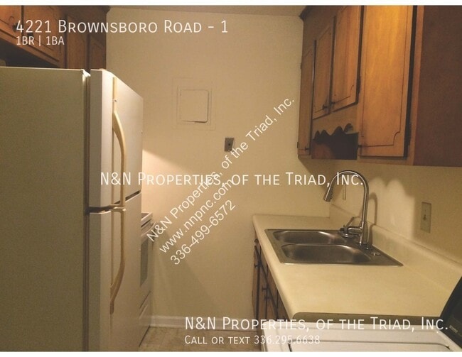 Building Photo - 4221 Brownsboro Rd