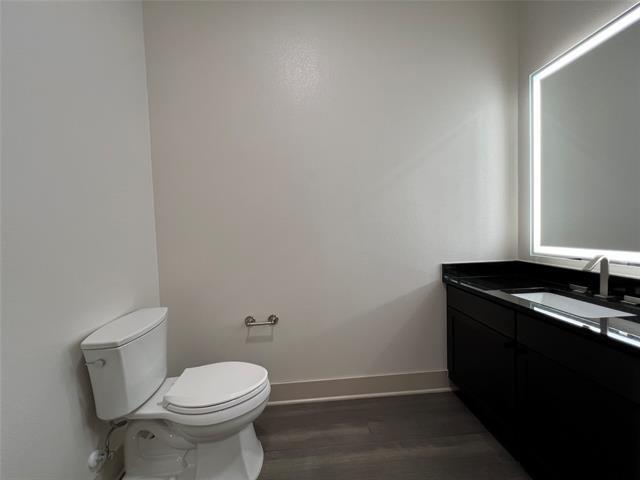 Building Photo - 3330 Oak Grove Ave