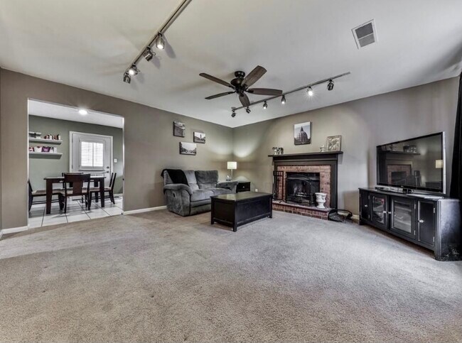 Building Photo - 4925 Farmstead Ct NE