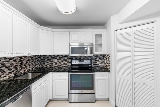 Building Photo - 9273 Collins Ave