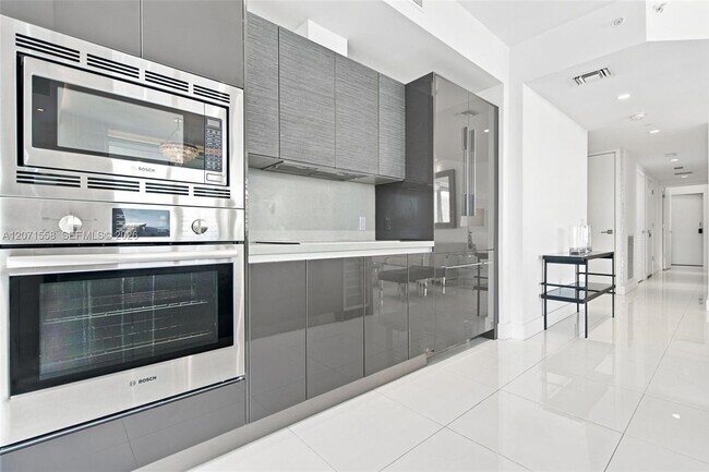 Building Photo - 1080 Brickell Ave