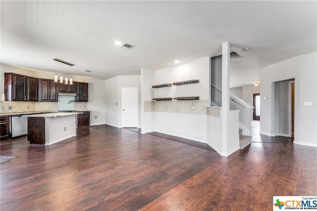 Building Photo - 300 Santolina Ln