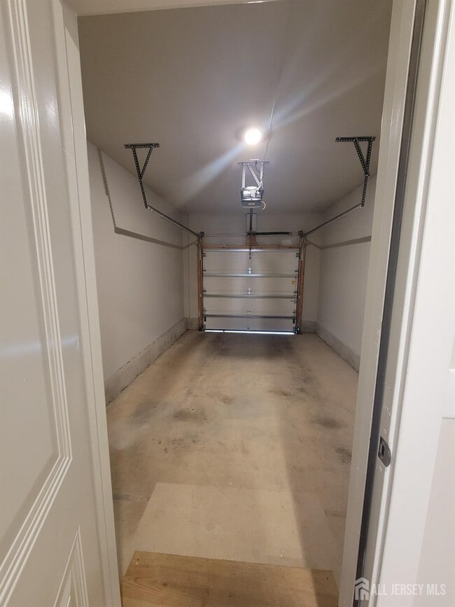 Building Photo - 504 Lasko Ln