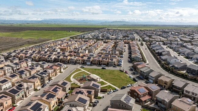 Building Photo - $2,195 Madera, Riverstone Community, HWY 4...
