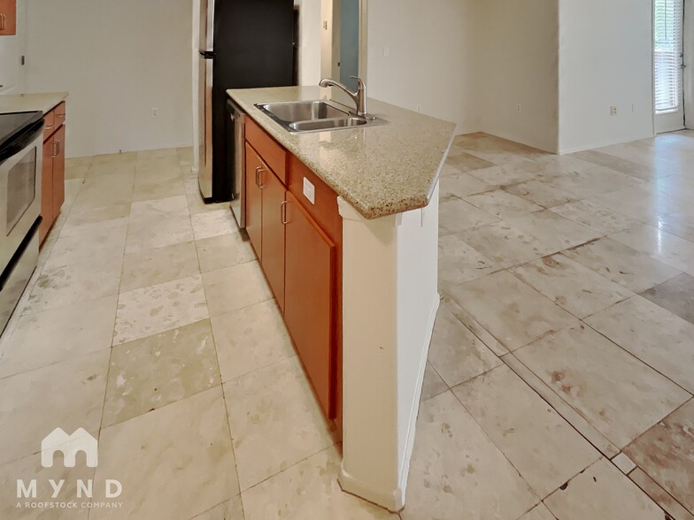 Building Photo - 5302 E Van Buren St