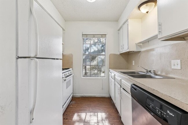 Building Photo - 5000 Weidemar Ln