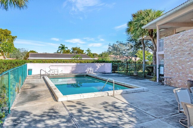 Building Photo - 8431 Royal Palm Blvd