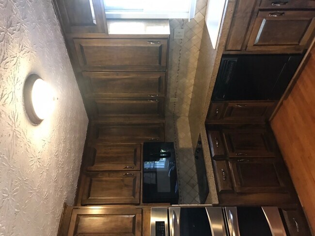 Building Photo - Great 4 Bedroom 2.5 Bath home in East Cobb...