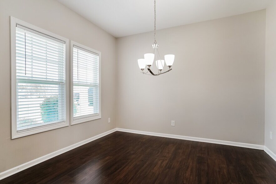 Building Photo - 900 Sandyhill Rd