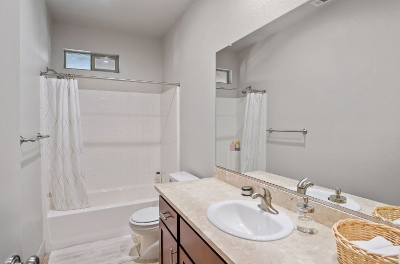 Building Photo - 602 Criolla Dr