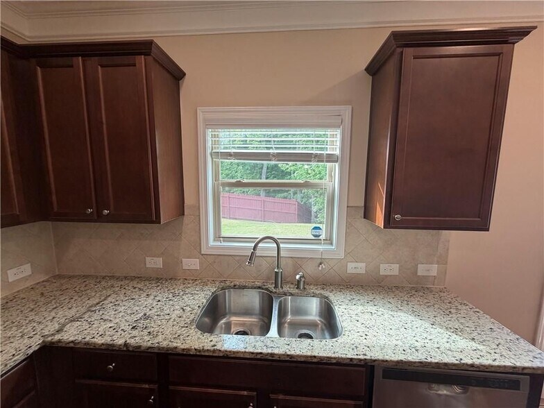 Building Photo - 4525 Highfield Dr