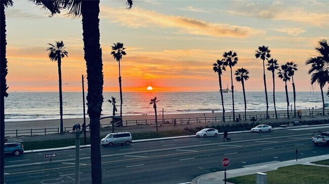 Building Photo - 1516 Pacific Coast Hwy