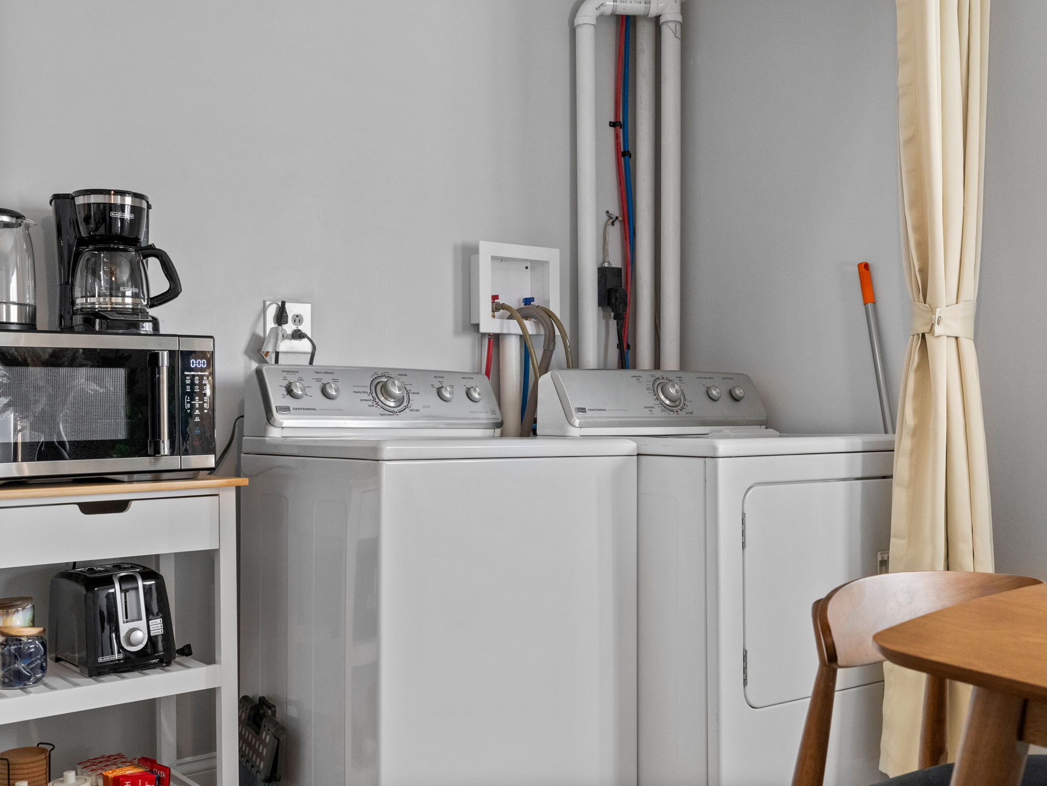 Building Photo - 168 School St