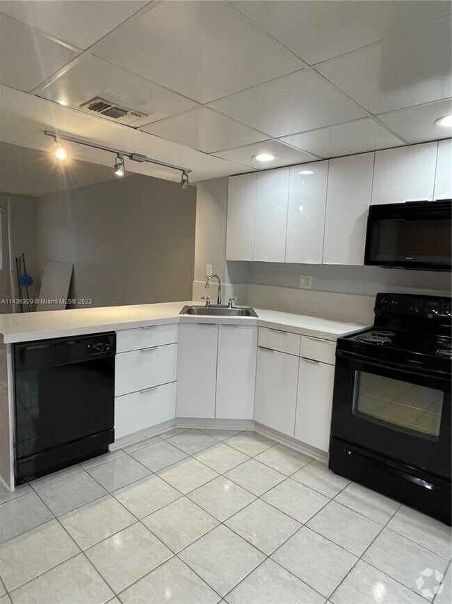 Building Photo - 1809 SW 107th Ave