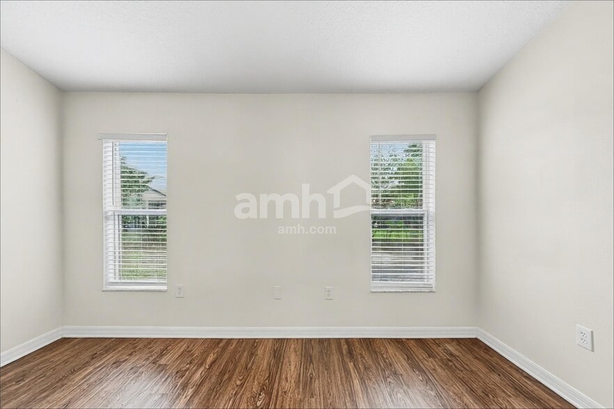 Building Photo - 1002 Cristelle Jean Dr