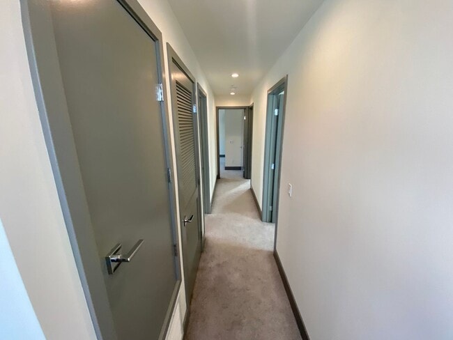 Building Photo - NEWER  SMART HOUSE 4BD*4BA*TOWNHOME*HWFLS*...