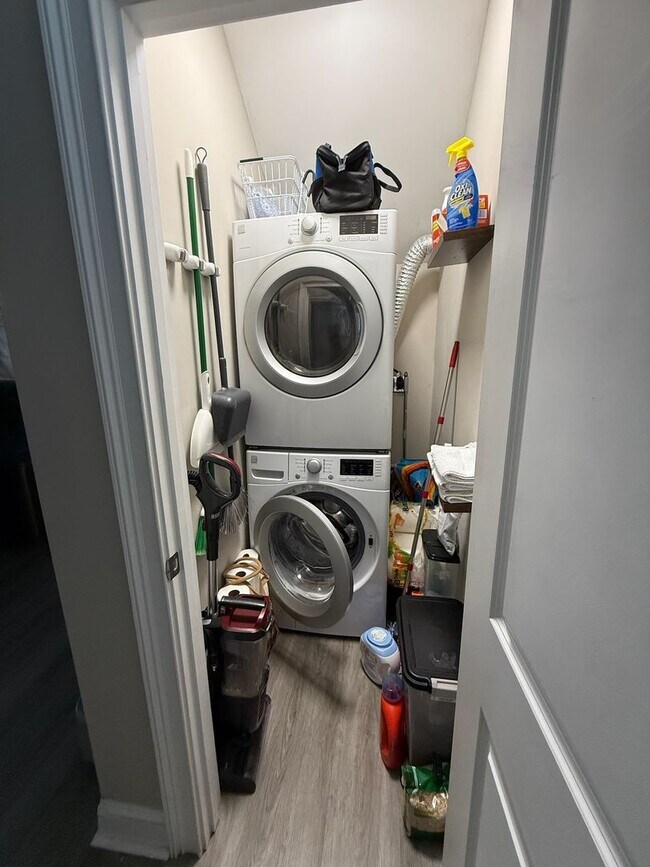 Building Photo - 44 Grove St