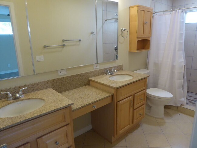 Building Photo - 3 Bedroom Pool Home in Saugus!