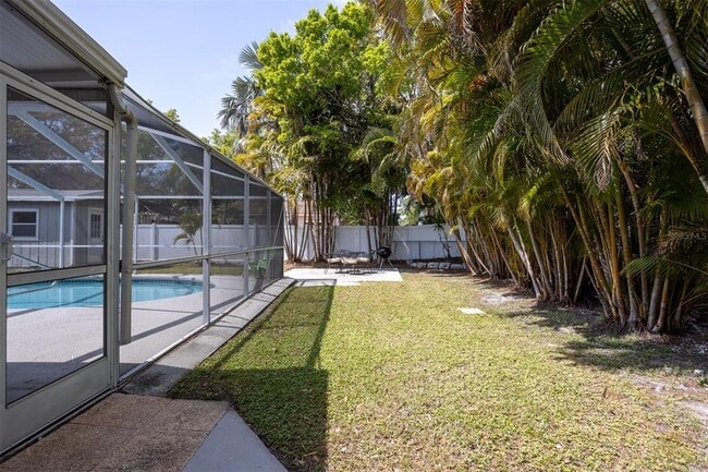 Building Photo - 711 Bayshore Dr