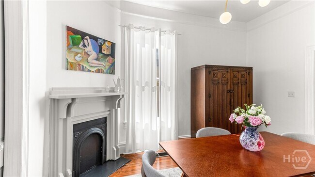 Building Photo - 319 E Anderson St