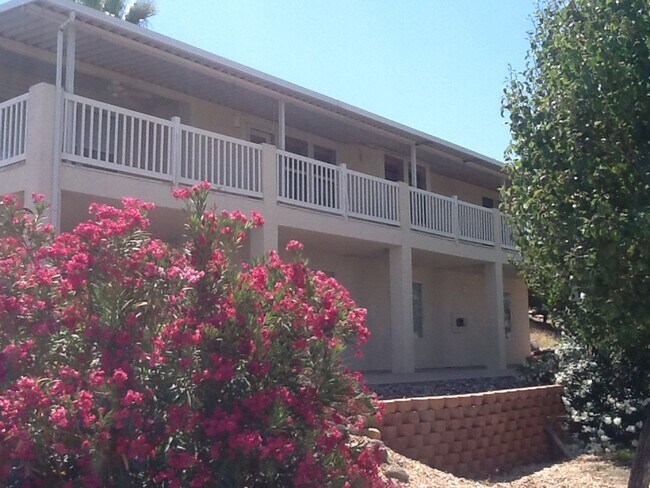Building Photo - 682 Lava Pointe Dr
