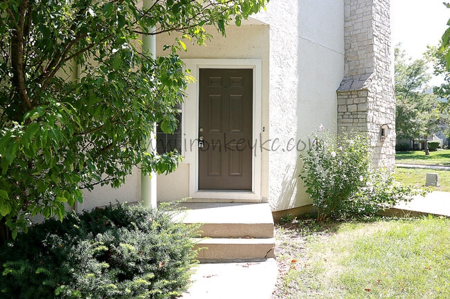 Building Photo - 9221 Boehm Dr