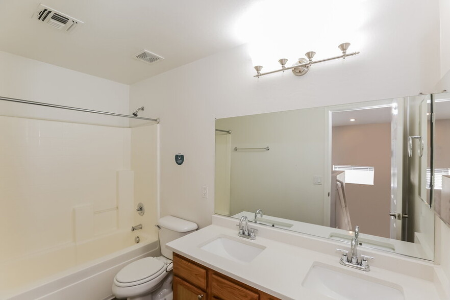 Building Photo - 3419 W Sunland Ave