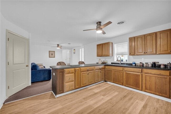 Building Photo - 307 Moore Ave