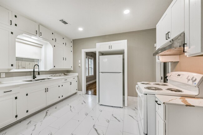 Building Photo - 2606 Oakdale St