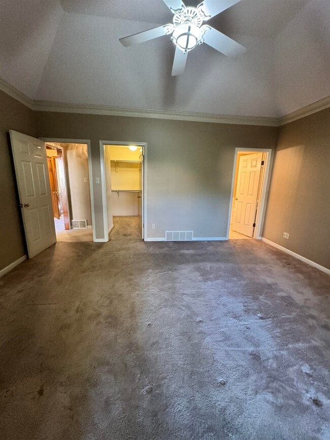 Building Photo - 2025 Mt Badon Ln