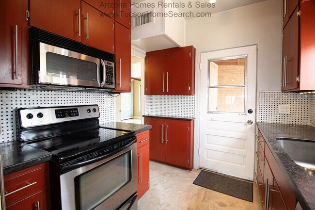 Building Photo - 122 N Martin Ave