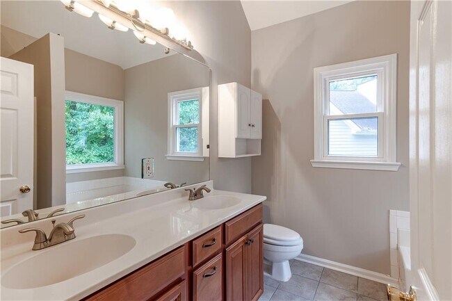 Building Photo - 705 Oxford Crest Ct NW