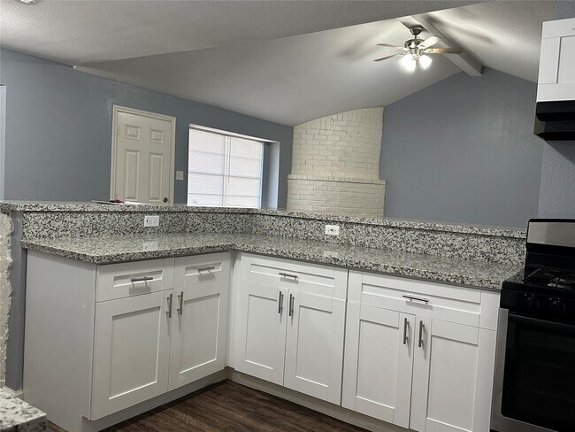 Building Photo - 15770 Chimney Rock Rd