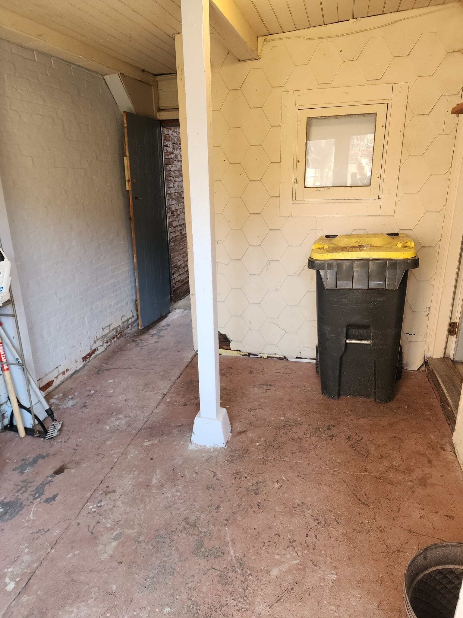 Mudroom - 232 N Shippen St