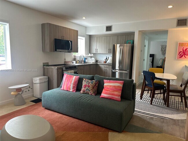 Primary Photo - 165 NW 39th St