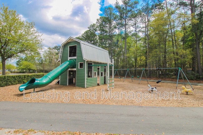 Building Photo - 328 Parish Farms Dr