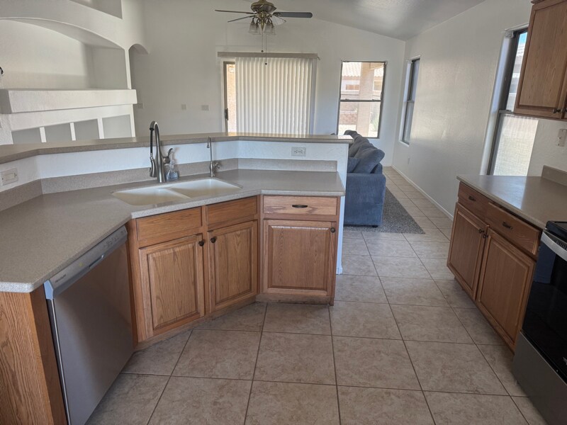 Building Photo - 1537 E Alba Dr