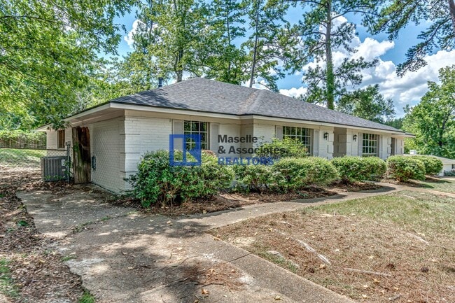 Building Photo - 4 Bed/2 Bath Home in Crossgates in Brandon