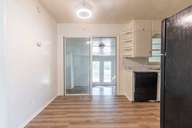 Building Photo - RENT TO OWN – Warr Acres!