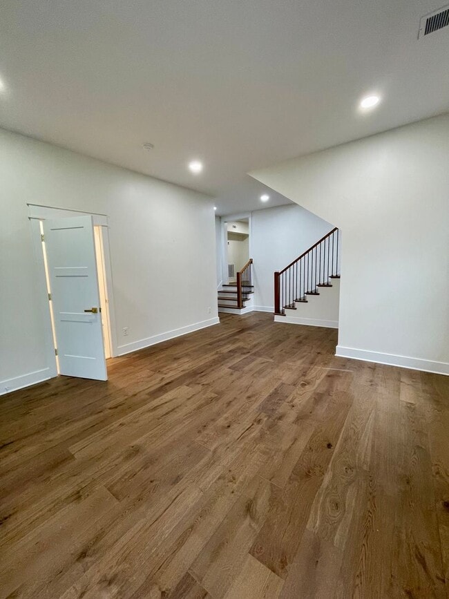 Building Photo - 323 50th Ave N